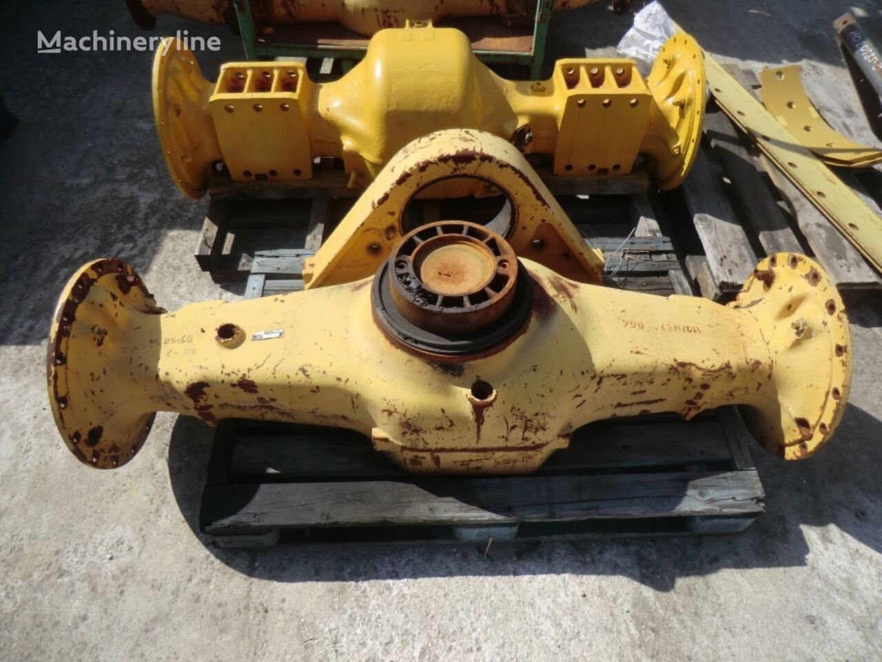 محور REAR limited slip axle 11035853 برای لودر Volvo L120C